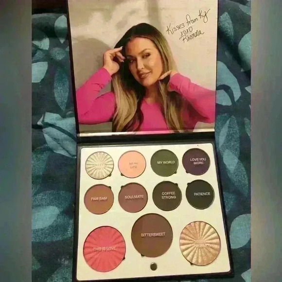 OFRA COSMETICS
Mini Mix Face Palette in Unconditional - Picture 6 of 9